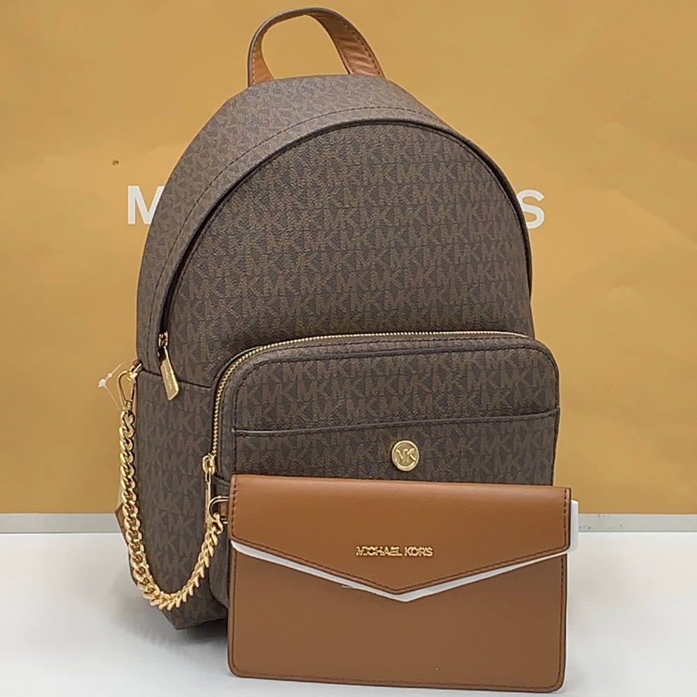 MICHAEL KORS BROWN SIGNATURE COLOR
Maisie Medium Pebbled Leather 2in-1 BackpacK - Picture 1 of 16